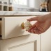 Ручка кнопка S-101 GOLD CREAM, материал Замак Керамика, цвет Кремовый, отделка Золото Керамика, 40*d=40/28 мм