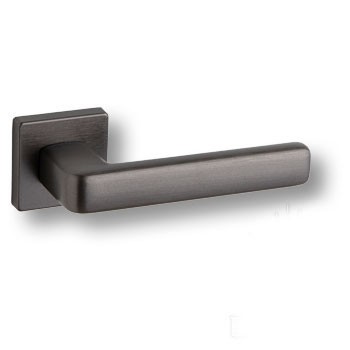 Дверная ручка на квадратной розетке GAMMA HA195RO11 ELX1, материал Замак, отделка Графит, 152*52*55 мм