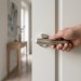 Дверная ручка на круглой розетке HA123RO12 NB BOLIVAR, материал Замак, отделка Никель