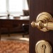 Дверная ручка на круглой розетке 353V Regina Полированная латунь, материал Латунь, отделка Латунь, 160*55 мм