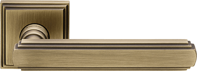 Дверная ручка на квадратной розетке "GLAMOR" PM 1555/016