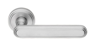 Дверная ручка на круглой розетке Linea Cali "CHIC" CS 1670/004, материал Латунь, отделка Хром, 149*53 мм