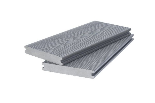 Двухсторонняя полнотелая террасная доска с 3D фактурой дерева POLIVAN GROUP SINGARAJA серого цвета.