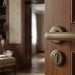 Дверная ручка на круглой розетке "CHIC" PM 1670/004, материал Латунь, отделка Бронза, 149*53 мм