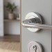 Дверная ручка на круглой розетке 133 R MILLY CS (50PVC), материал Замак, отделка Хром, 145*50 мм