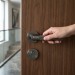 Дверная ручка на круглой розетке HA187TRO12 BBN AXEL-T, материал Замак, отделка Титан, 150*52 мм