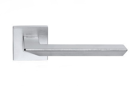 Дверная ручка на квадратной розетке "TRIO" CS 485/024, материал Замак, отделка Хром, 154*50 мм